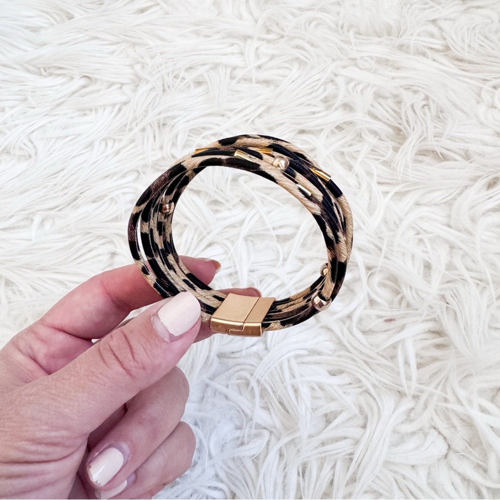NWT Leopard Print Multi Strand Wrap Bracelet Magnetic Clasp Gold Tone